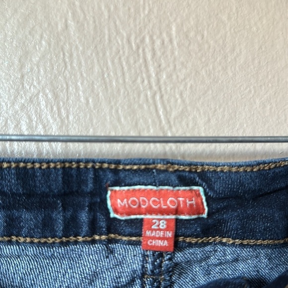 ModCloth Dark Wash Button Front Jeans Size 28 - Picture 3 of 5